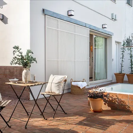 Robles Suite Apartment With Jacuzzi And Private Parking Seville Exterior photo