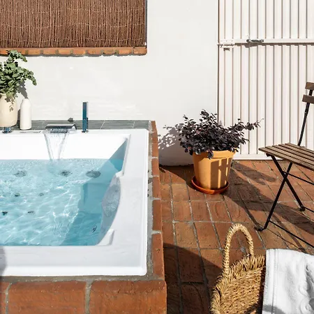 Robles Suite Apartment With Jacuzzi And Private Parking Seville Exterior photo
