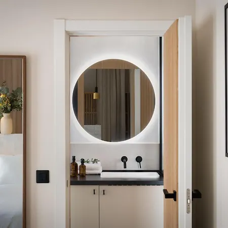 Robles Suite Apartment With Jacuzzi And Private Parking Seville Exterior photo